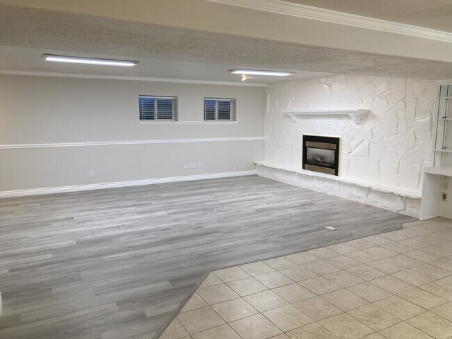 Building Photo - 657 W 630 S St