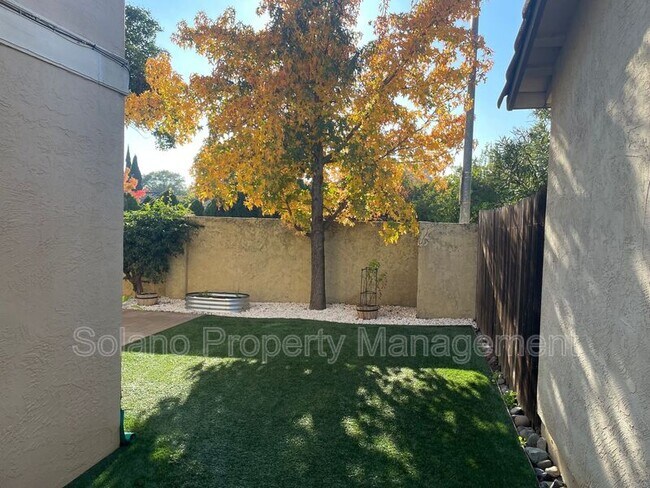 Building Photo - 2737 Almondwood Way