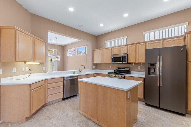 Building Photo - 78745 Platinum Dr