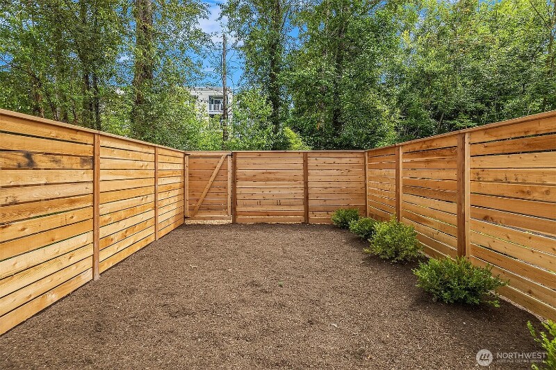 Building Photo - 1520 Hollow Dale Pl