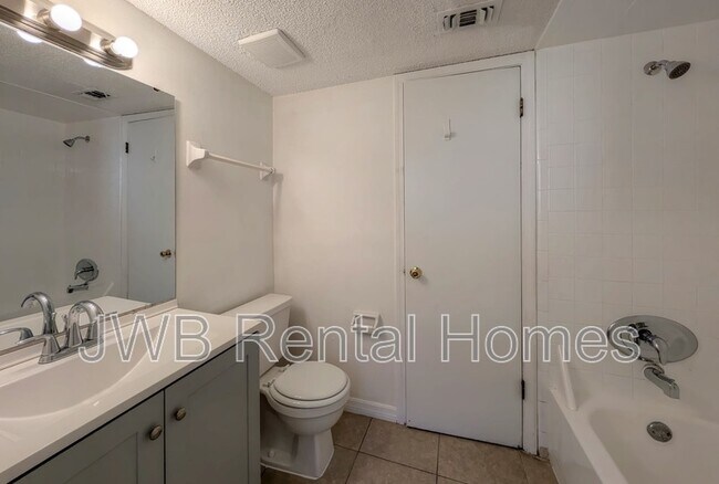 Building Photo - 476 Bentwood Ln