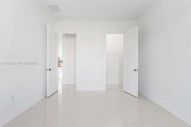 Building Photo - 9362 Tulip Leaf Ct