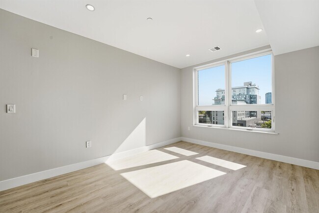 Building Photo - 40 Center St