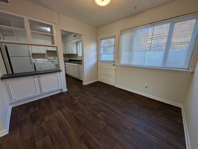 Building Photo - 2 Bedroom Walking Distance to NCSU!