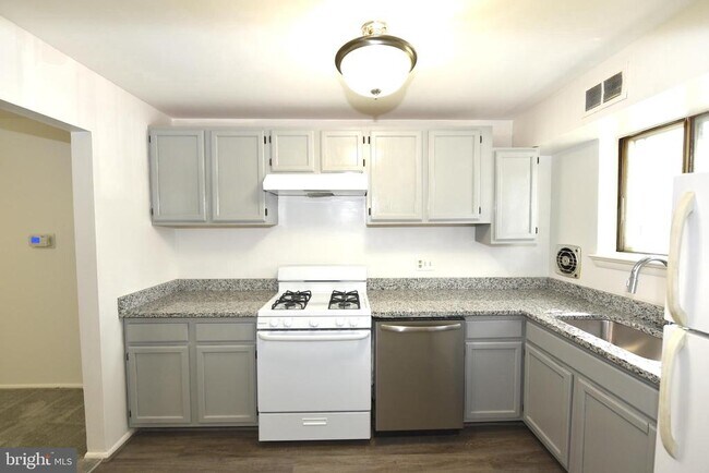 Building Photo - 11326 Cherry Hill Rd
