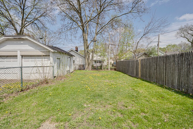 Building Photo - 373 Cedar St