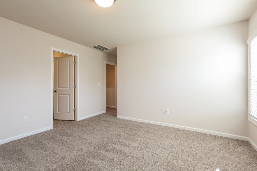 Building Photo - 22 Apricot Ln