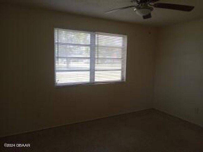 Building Photo - Large corner lot in Ormond Beach.