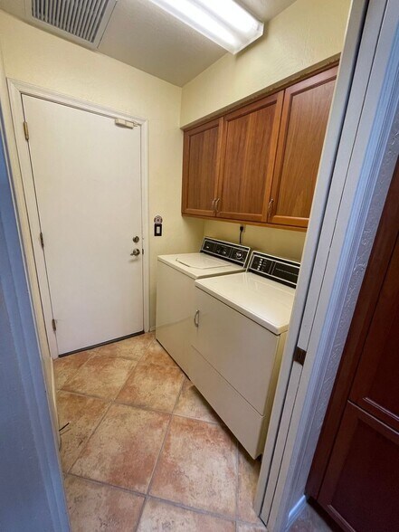 Building Photo - 9437 E Minnesota Ave