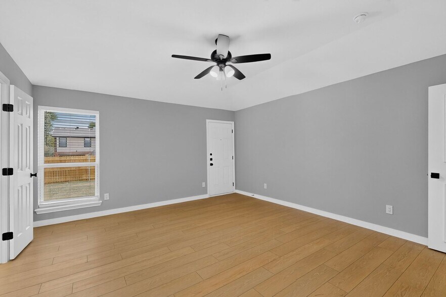 Building Photo - 2522 Larkspur Ln