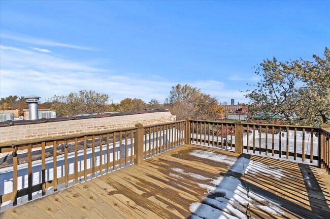 Building Photo - 2210 W Carmen Ave