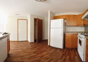 Building Photo - 2 Bedroom Town Home