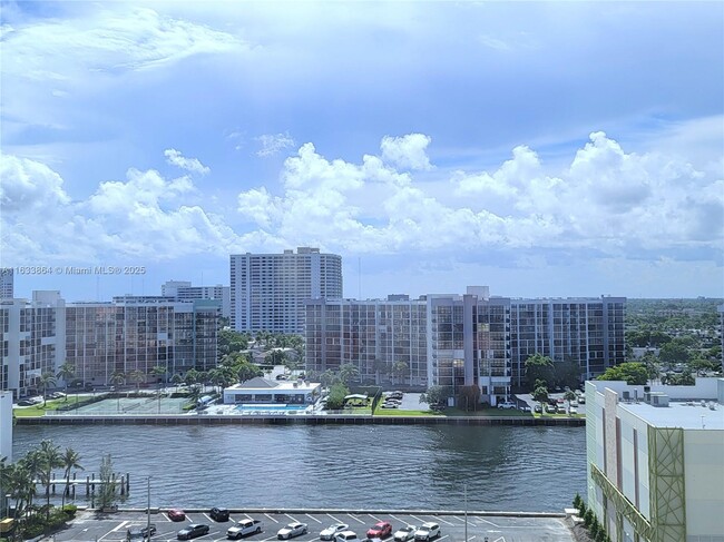 Building Photo - 3505 S Ocean Dr