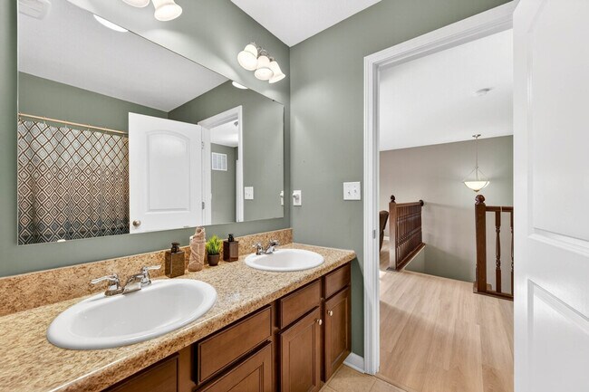 Building Photo - 1961 Creek Bank Dr