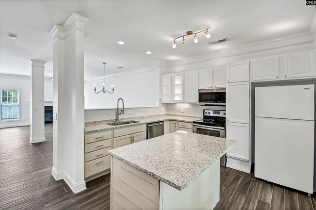 Building Photo - 302 Hampton Forest Drive