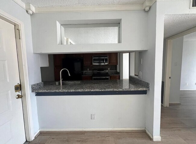 Building Photo - 2830 S Bartell Dr