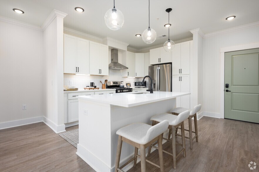 2BR, 2BA - 1,065SF - Kitchen - 4th and Green