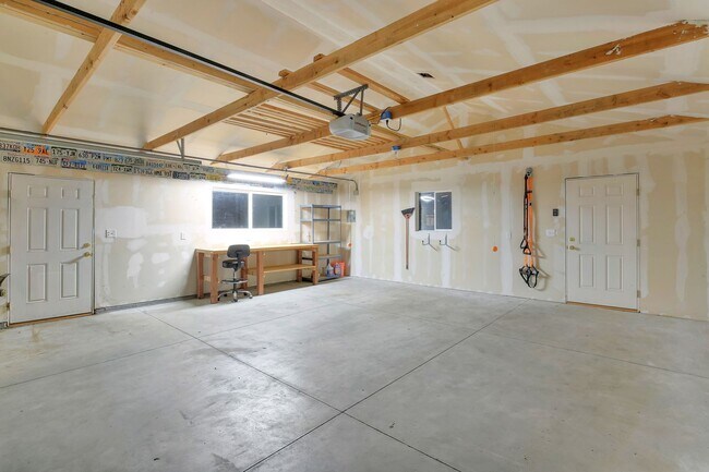 Building Photo - Charming 1924 Bungalow! 3 bedrooms and 1 b...