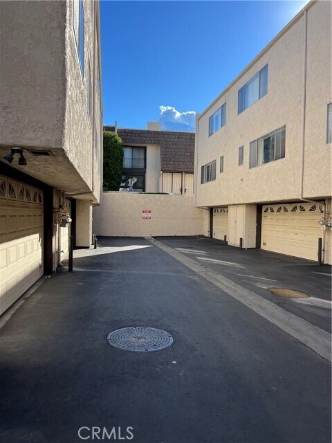 Building Photo - 6242 Nita Ave