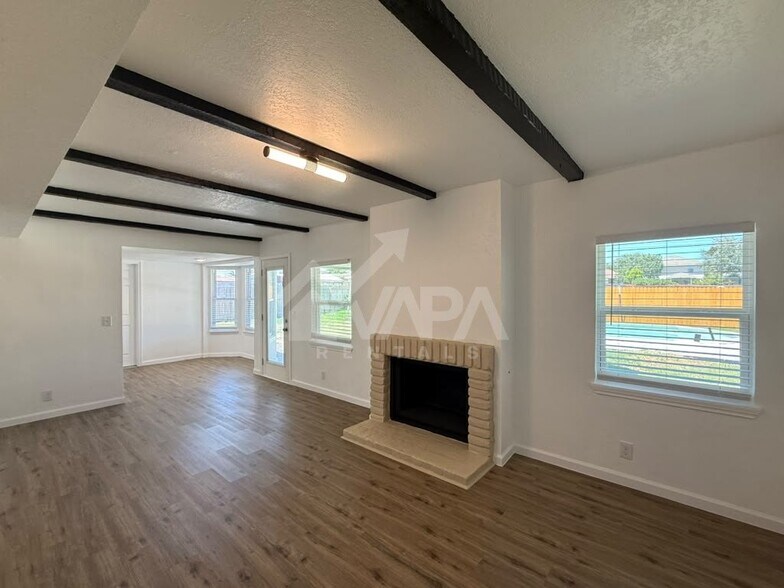 Building Photo - 9703 Five Frks