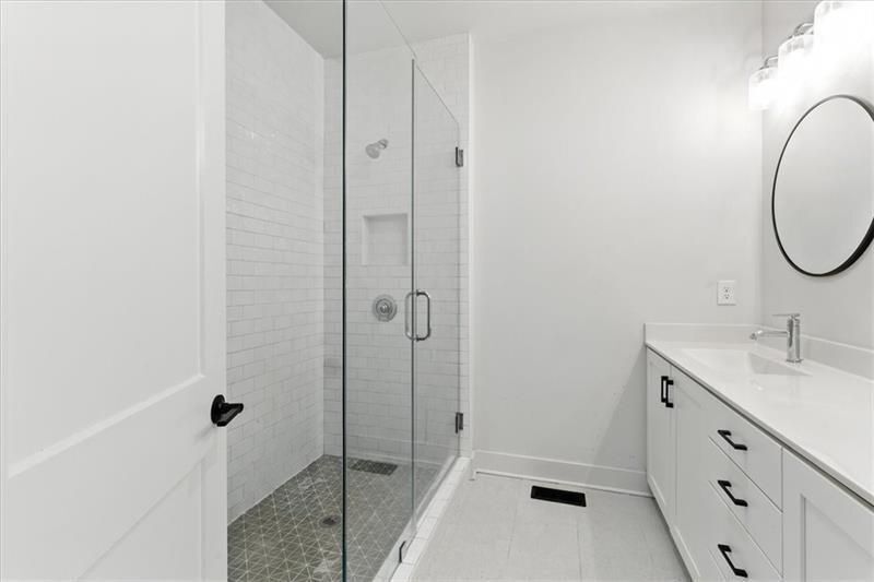 Building Photo - 170 Color Cir