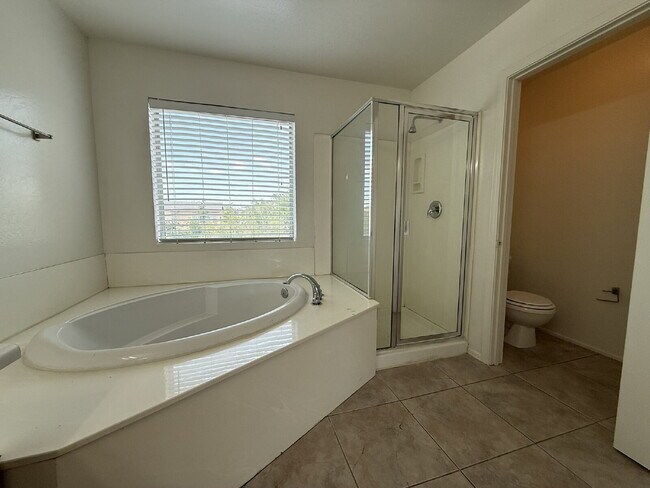 Building Photo - "Spacious 3-Bedroom Gem with 2.5 Baths in ...