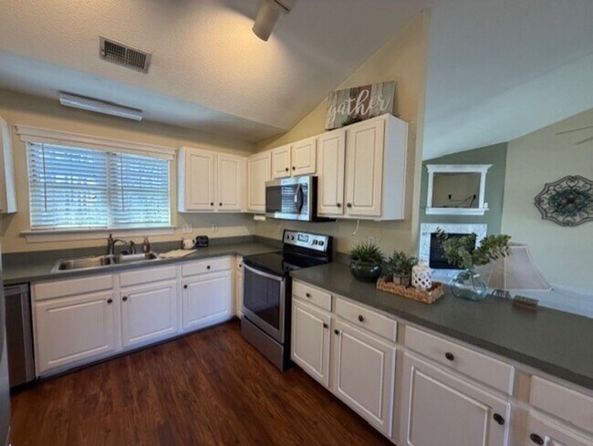 Building Photo - Suffolk Meadows