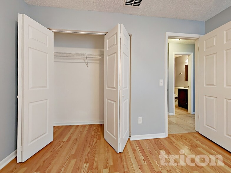 Building Photo - 910 Sunridge Point Dr