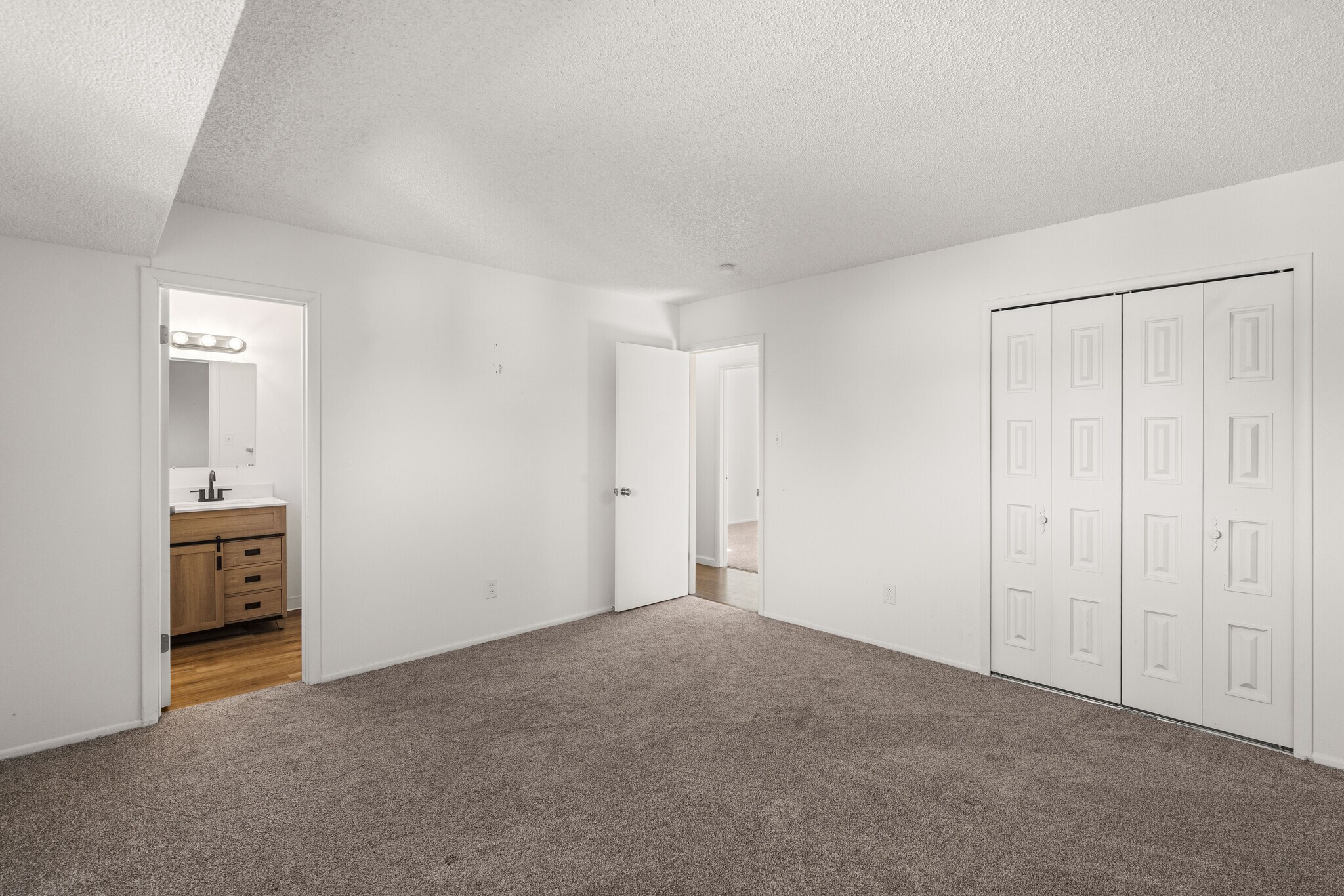 Building Photo - 4612 S Carefree Cir