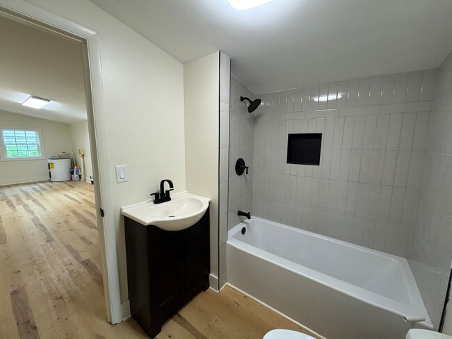 Building Photo - Gorgeous Fully Remodeled 2-Bedroom Home in...
