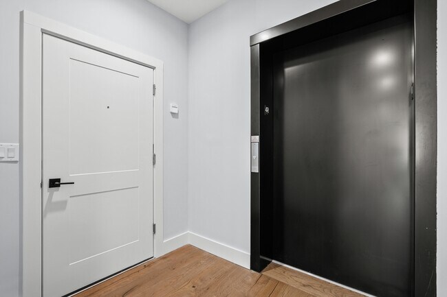 Building Photo - 3850 Washington St