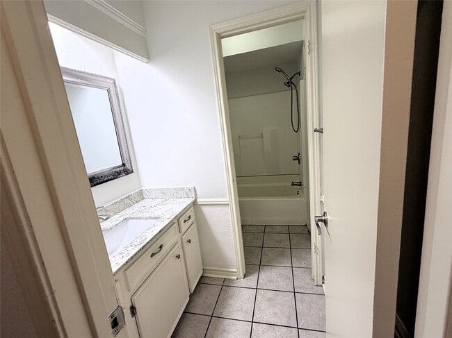 Building Photo - 6902 Sandy Knolls Dr