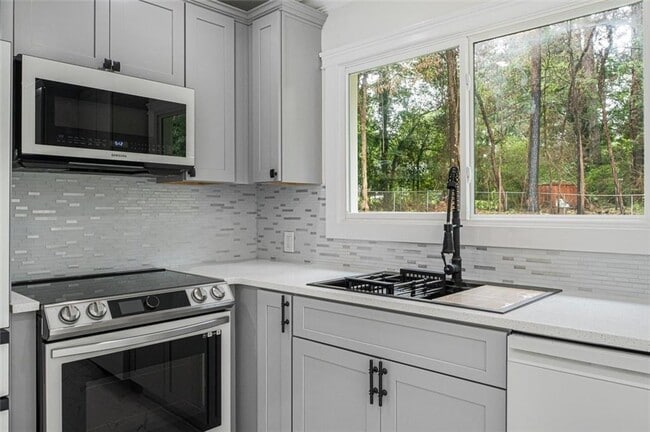 Building Photo - 6073 Fieldcrest Dr