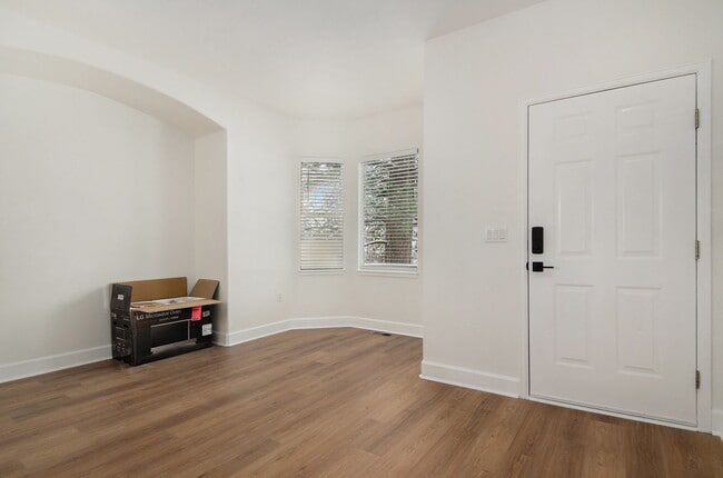 Building Photo - Fully renovated 3 bed/ 2.5 bath duplex in Casle Rock!!