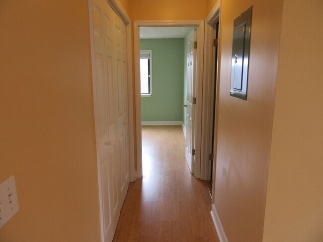Building Photo - 820 Premier Dr