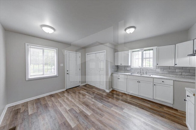Building Photo - 3305 N Whittier Pl