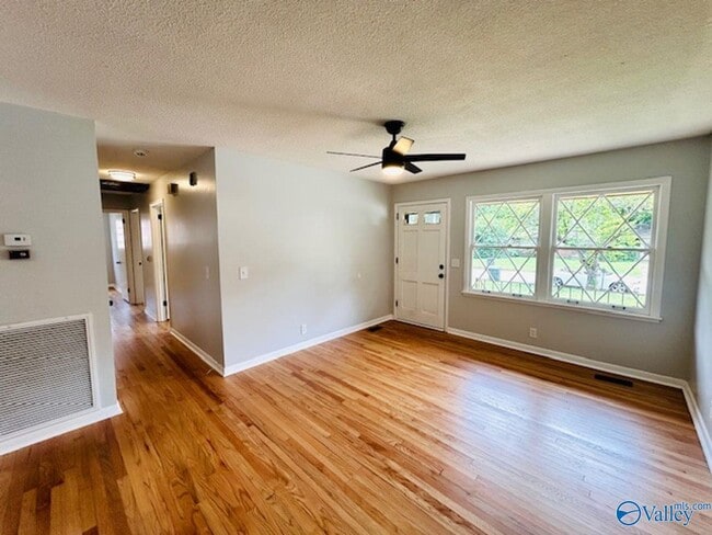 Building Photo - 3606 NW Kenard Ave