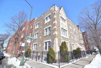 Building Photo - 3241 N Damen Ave