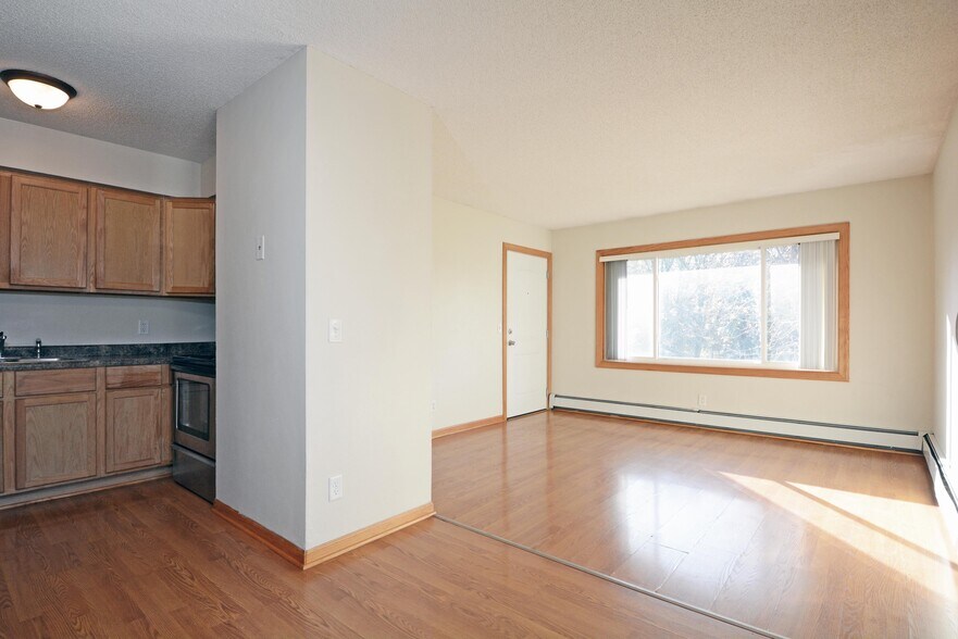 Building Photo - 2105 Hillview Road