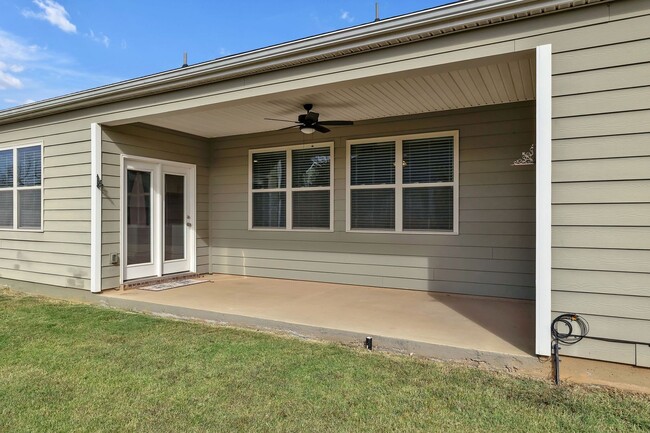 Building Photo - One story home in Westlawn Neighborhood in...