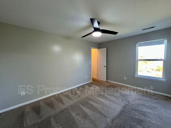 Building Photo - 5363 Shamus Dr