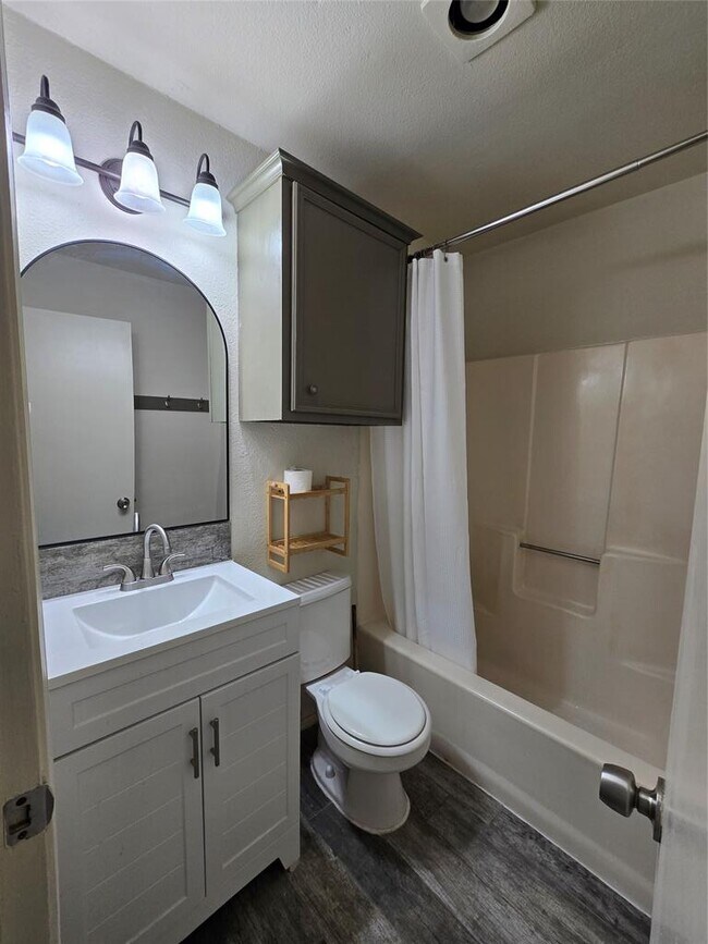 Building Photo - 502 Sturgis St