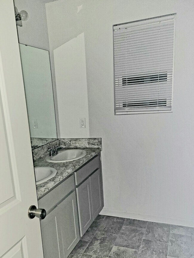 Building Photo - 285 Riley Wy