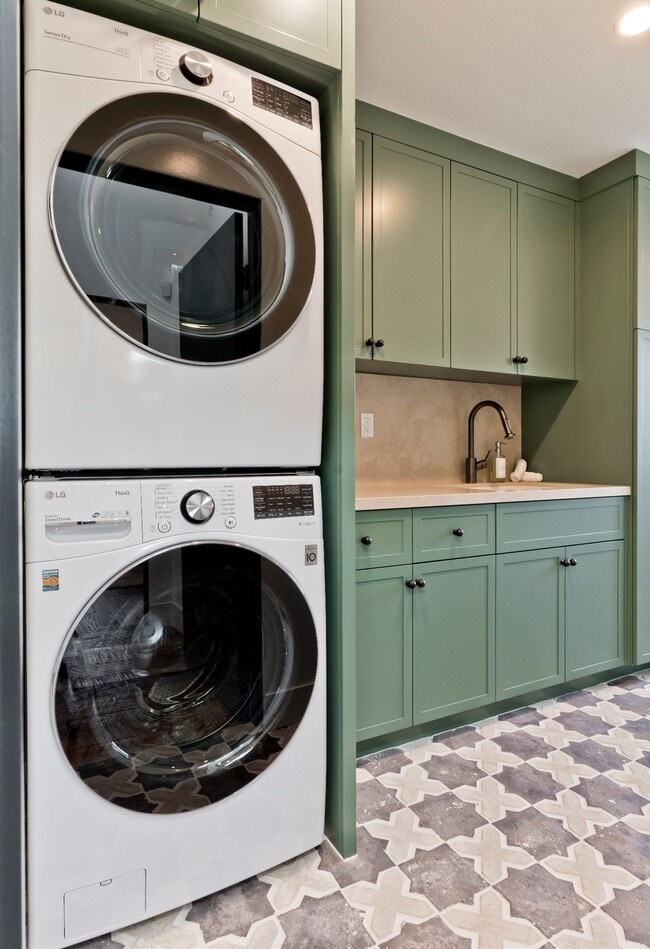 Building Photo - 6711 Wandermere Rd