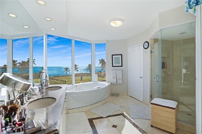 Building Photo - 17555 Collins Ave