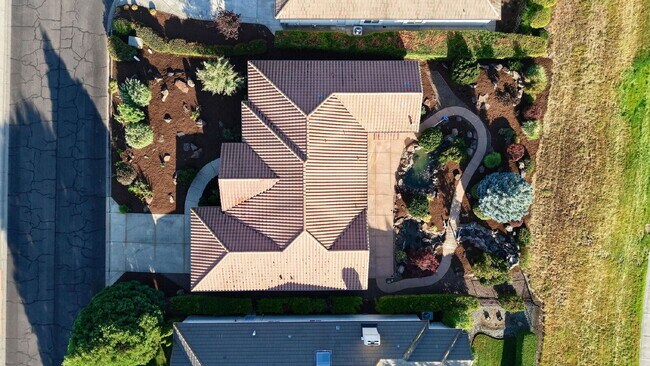 Building Photo - 143 Pine Lake Dr