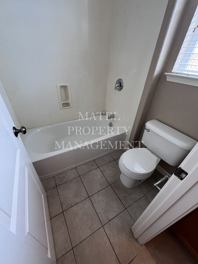 Building Photo - Move in Special see ad