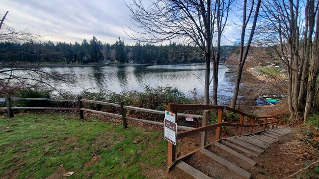 Beachfront Access - 21680 Seacrest Ave NE