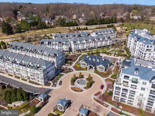 Building Photo - 8201 River Rd