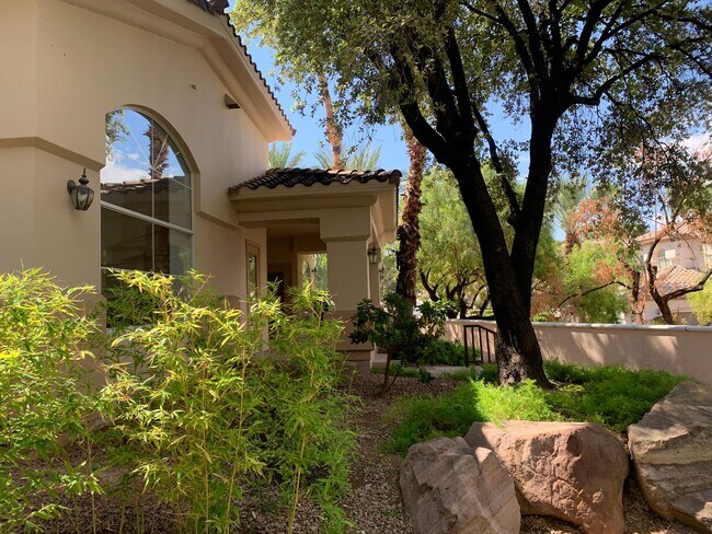 Building Photo - Lovely furnished Green Valley condo in Res...